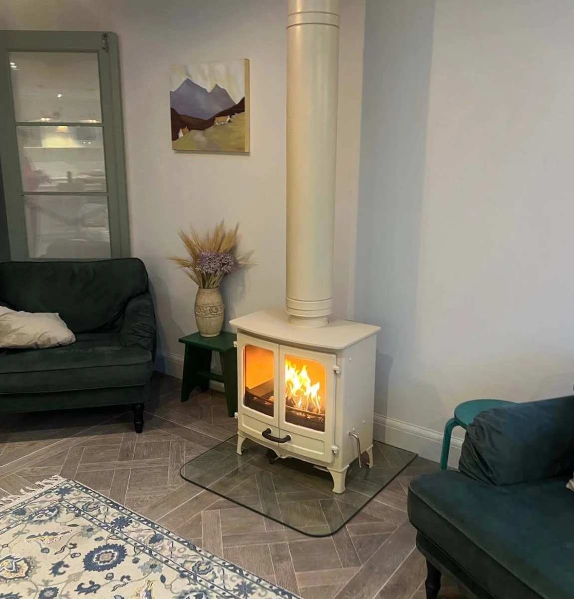 Light the log burner on cooler nights and enjoy cosy evenings with family and friends.