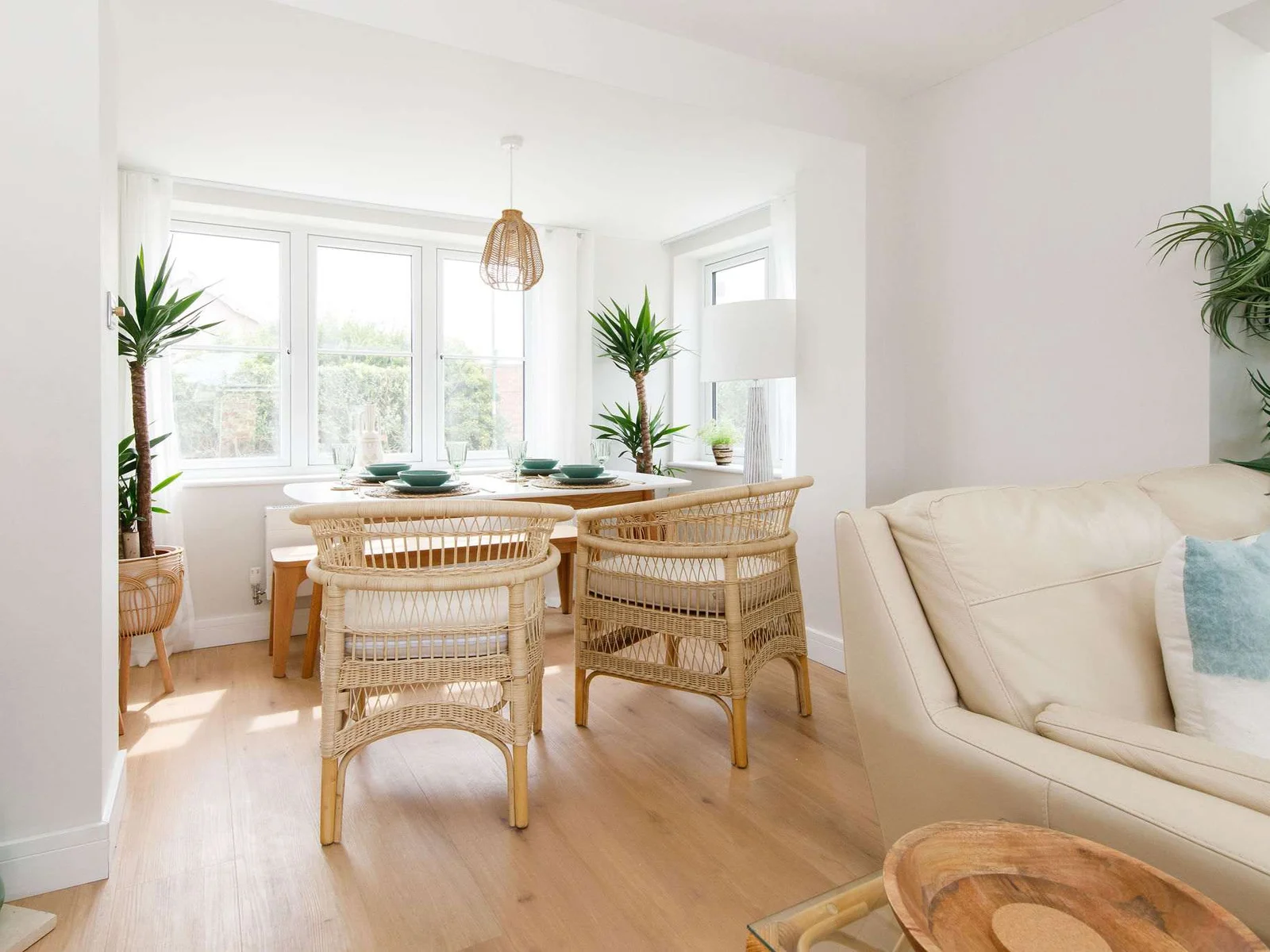 The kitchen/lounge area is the perfect place to hangout after a day at the beach