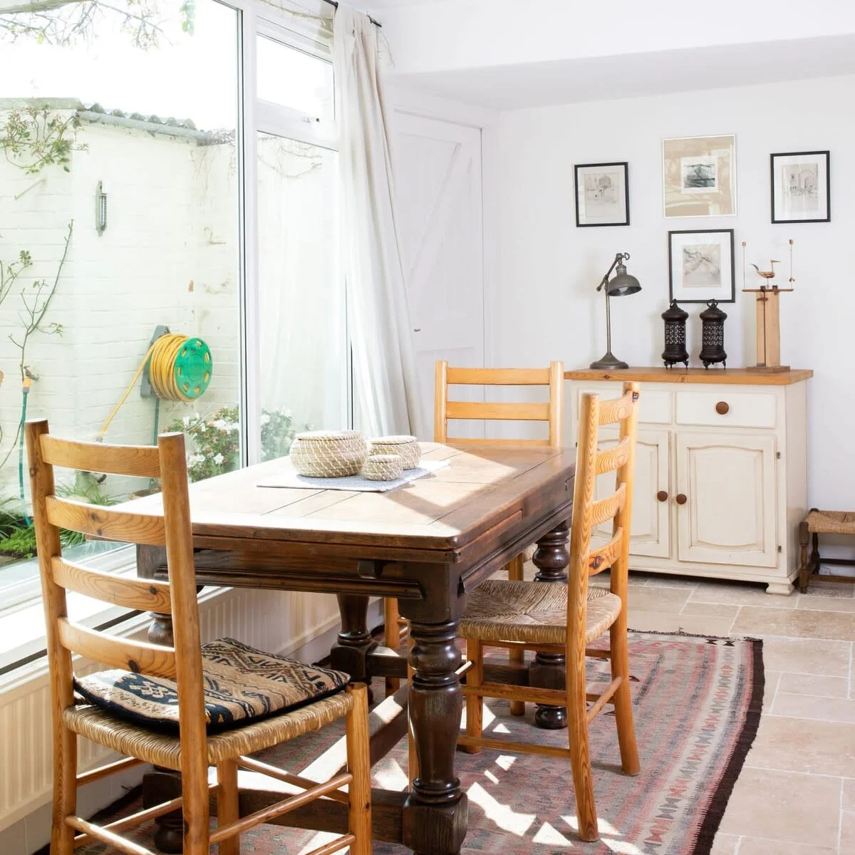 The sunny dining space between the kitchen and living room is calm and welcoming.