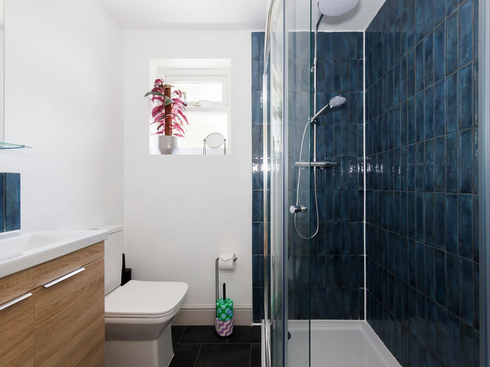 Elegant en suite with a walk-in shower and modern fixture