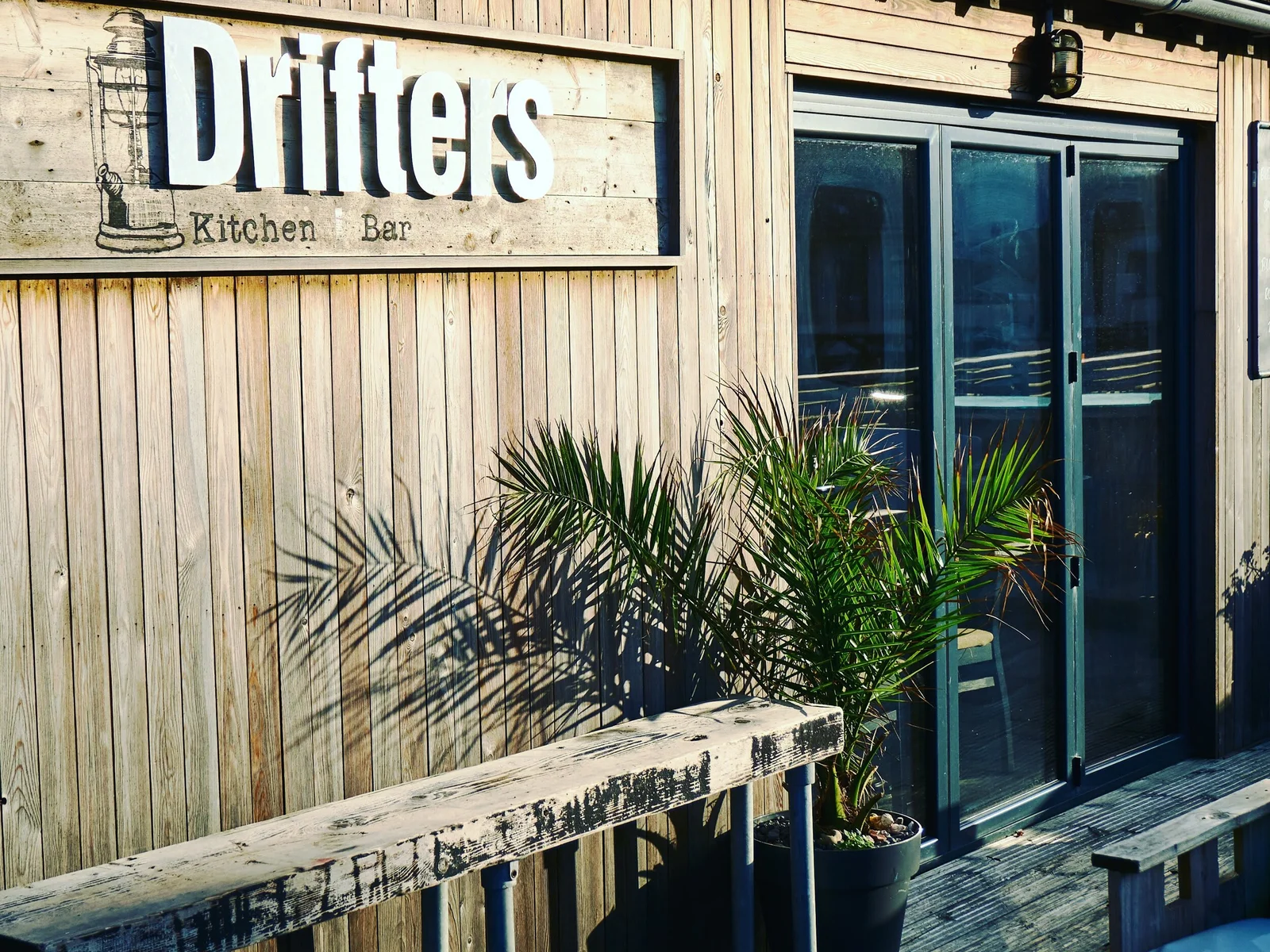 Brilliant local dining just a short drive away — coastal eats and relaxed seaside vibes.