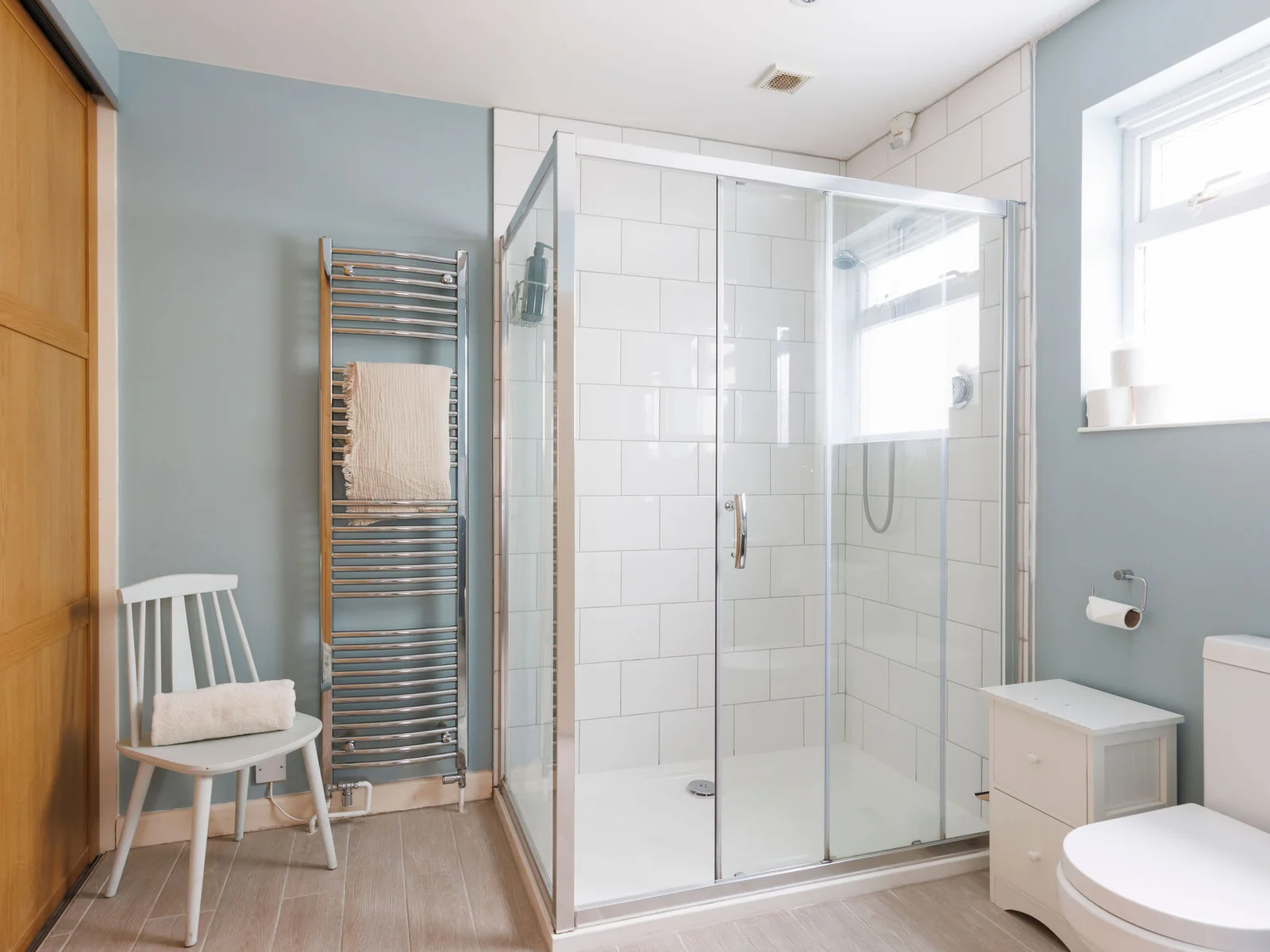 Large walk in shower.