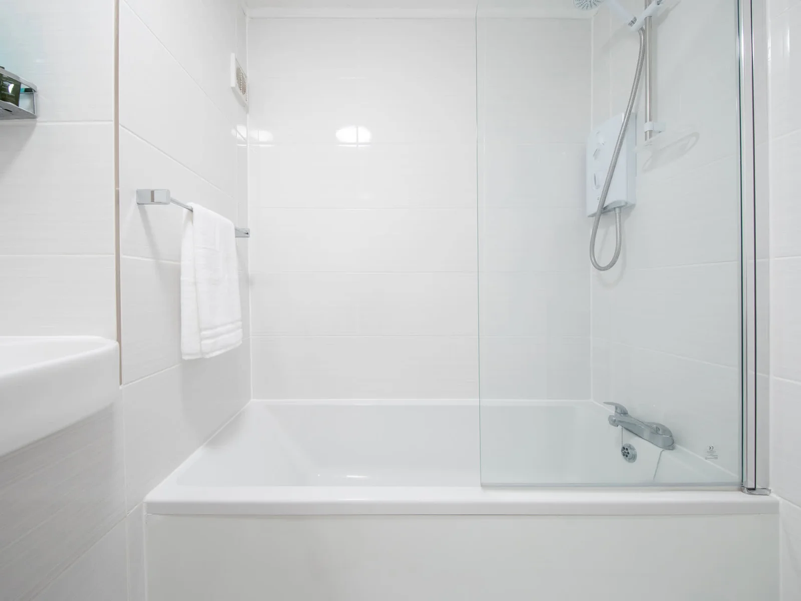 The bathroom allows you to choose between a cozy bubble bath and a relaxing shower