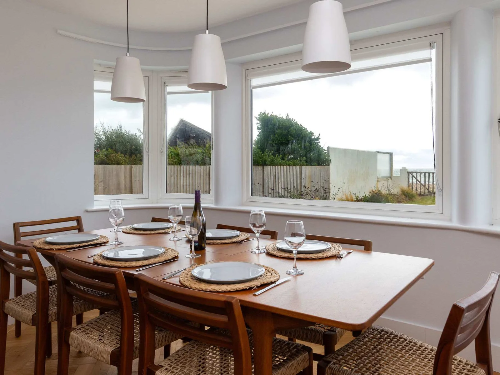 Long lunches and memorable dinners with a coastal backdrop