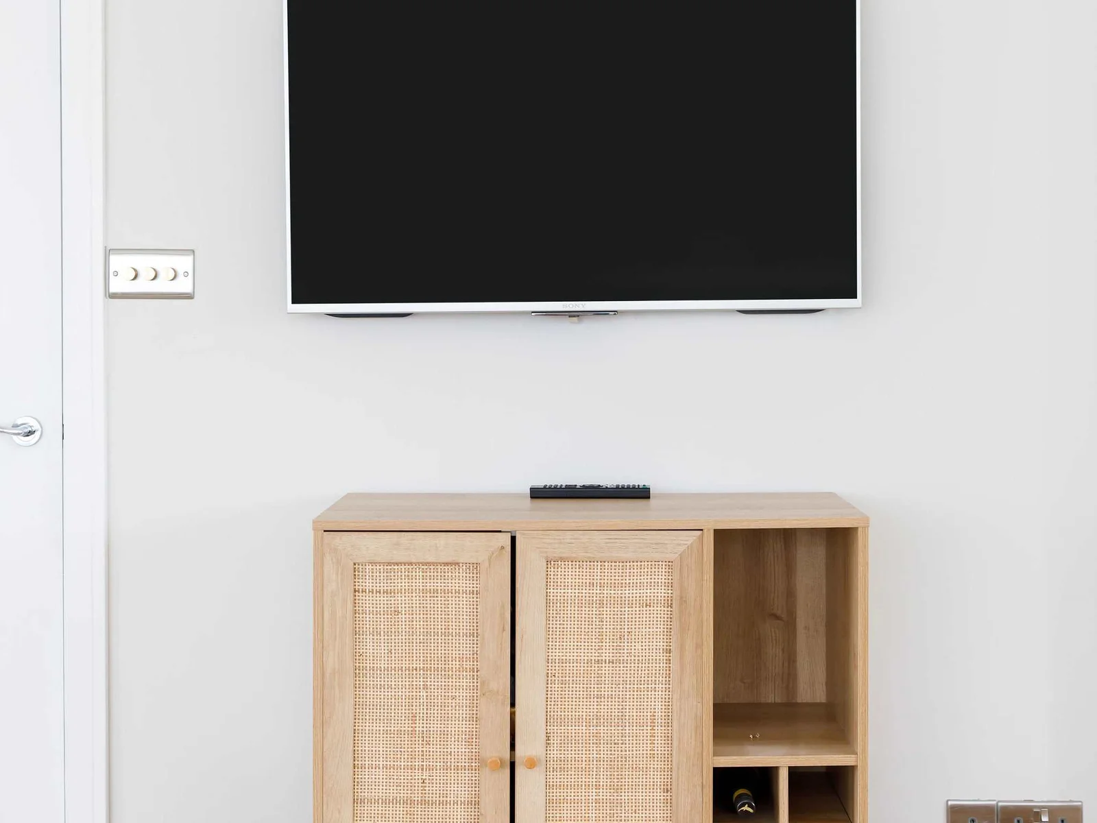43" Smart TV in both lounges