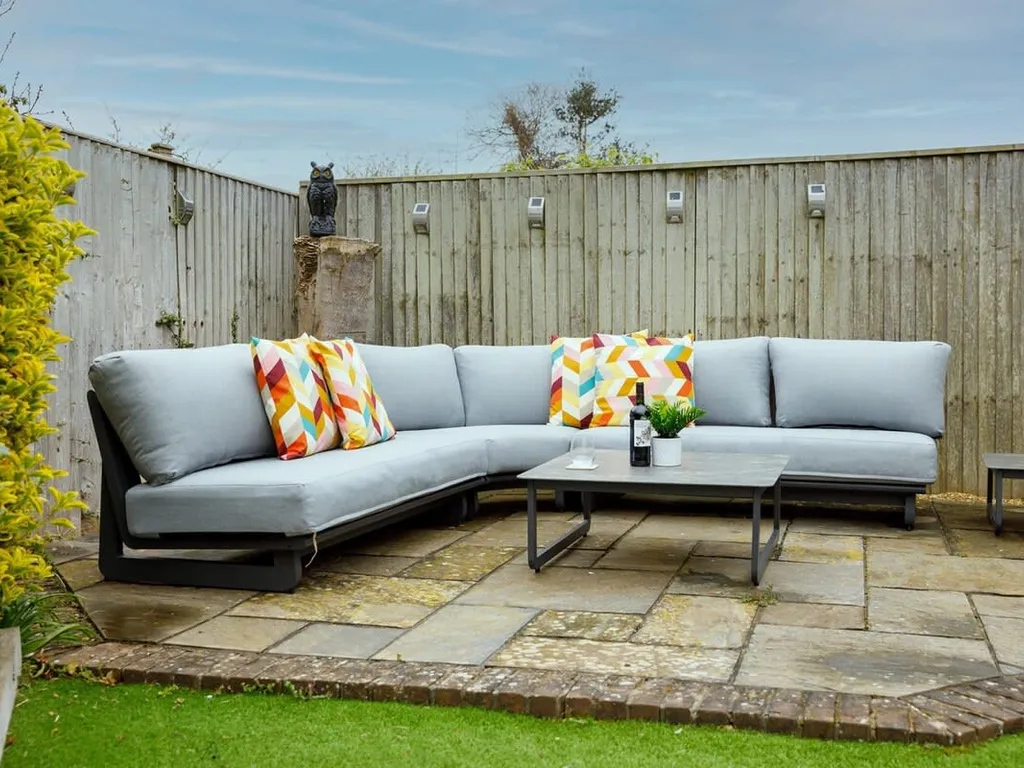 Modern & stylish seaside family home