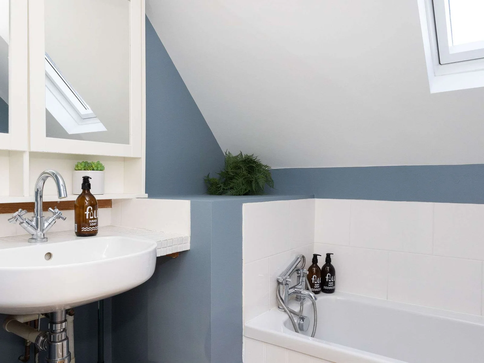 Bright, practical and well laid out bathroom