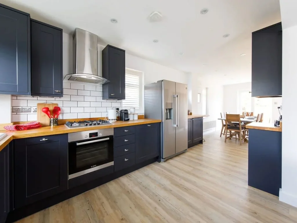 Coastal Retreat for 6 Close to Beaches