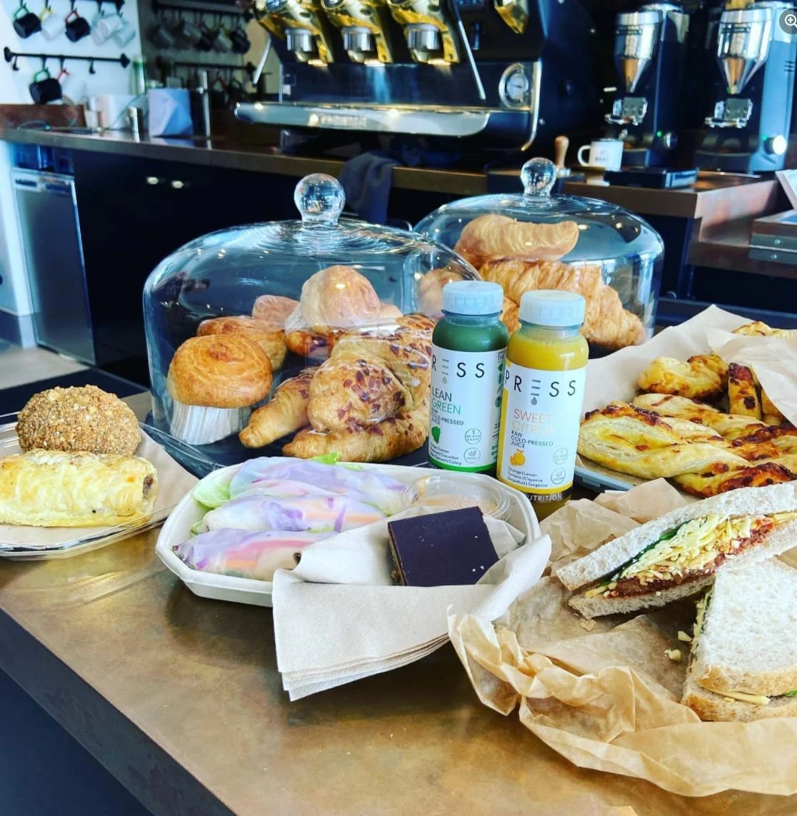 Enjoy some sweet or savoury treats at Billy's on the Beach.