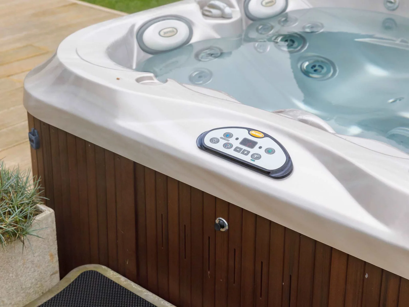 The hot tub is cleaned between each set of guests to ensure cleanliness and safety (£150 additional fee applies)