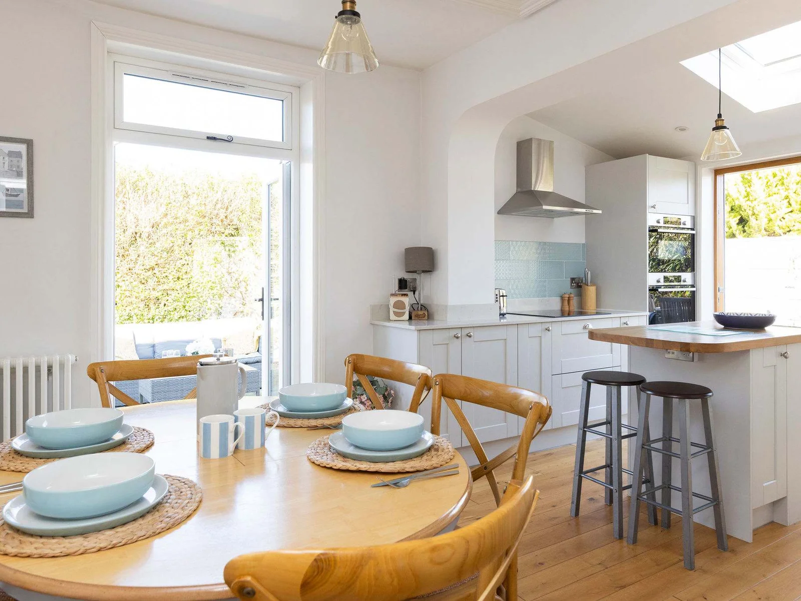 Enjoy family meals and gatherings in the bright and airy open-plan kitchen and dining area. This inviting space features a dining table with seating for six and seamless access to the outdoor patio.