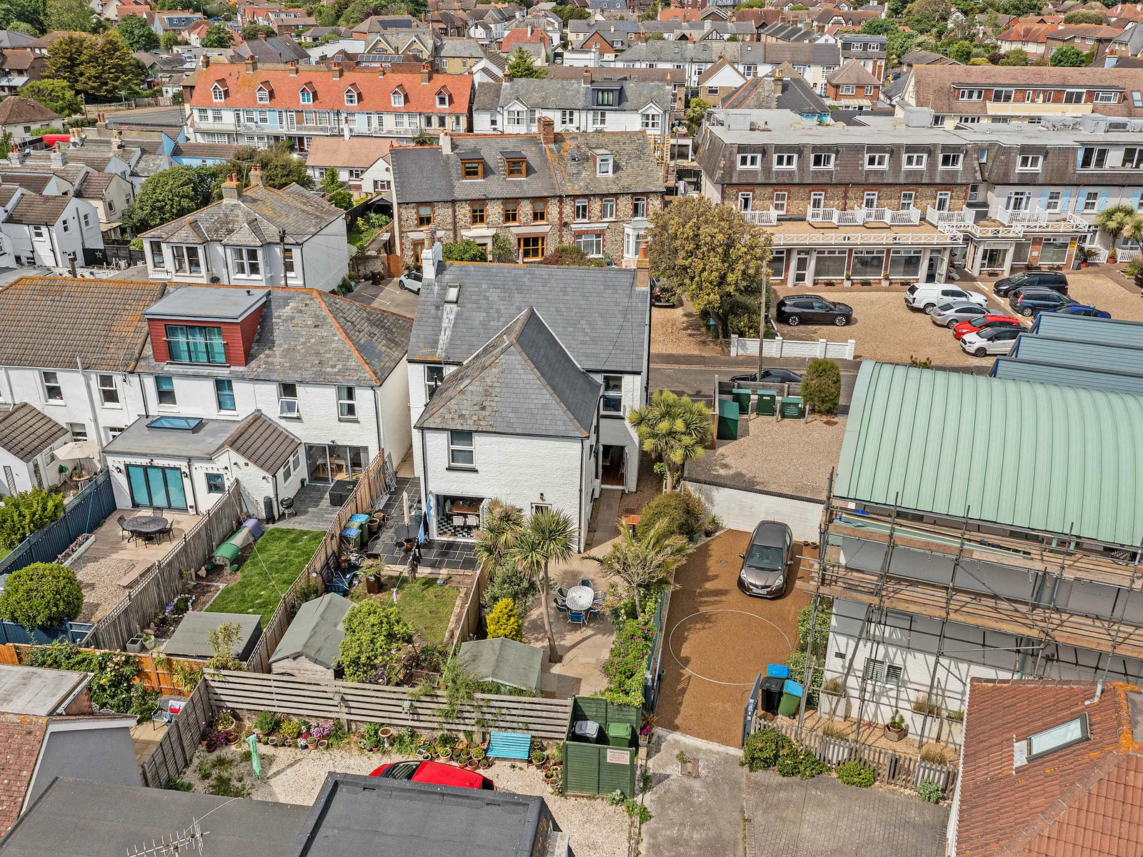 Both Felpham and Bognor Regis are a short walk from this great location