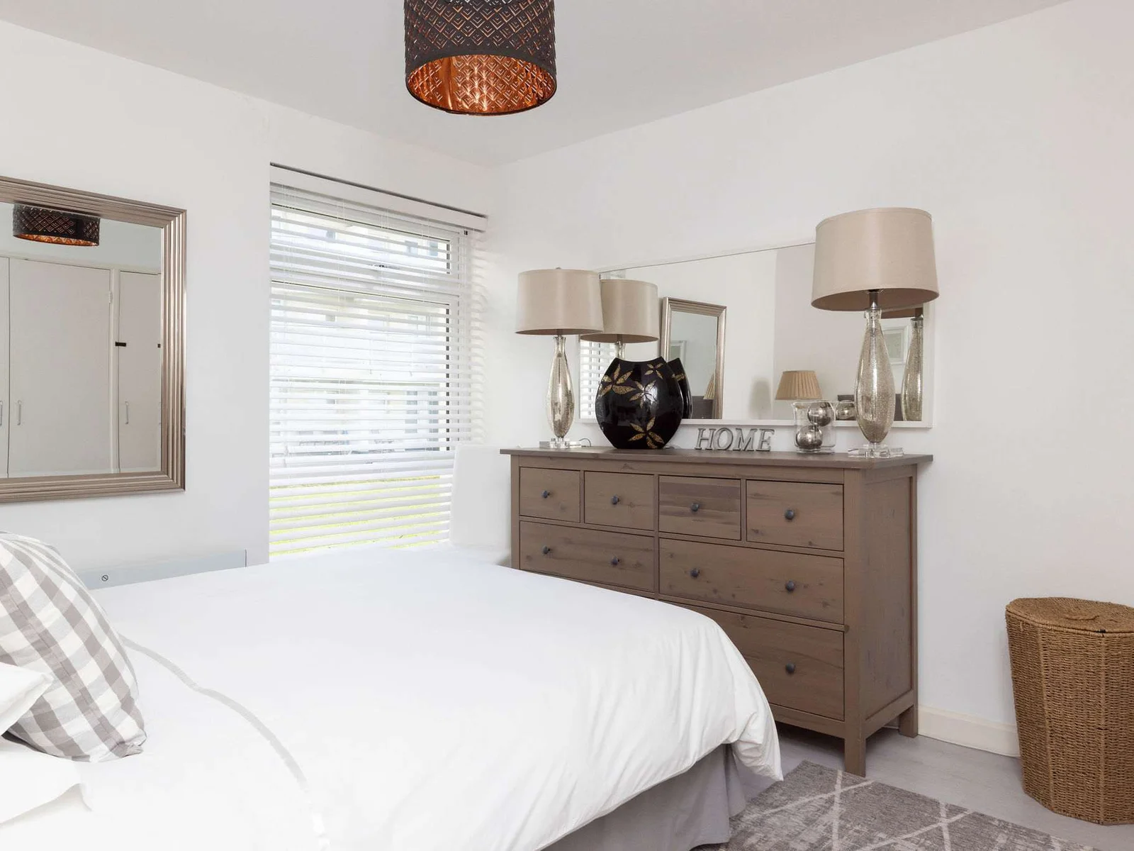 Head into the master bedroom with a King size bed for a good nights rest.