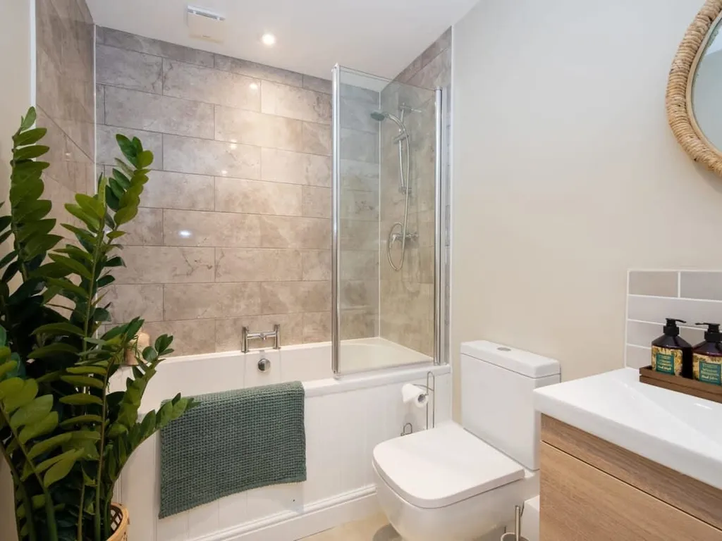 Pretty Coastal Annexe Close to Village and Quay