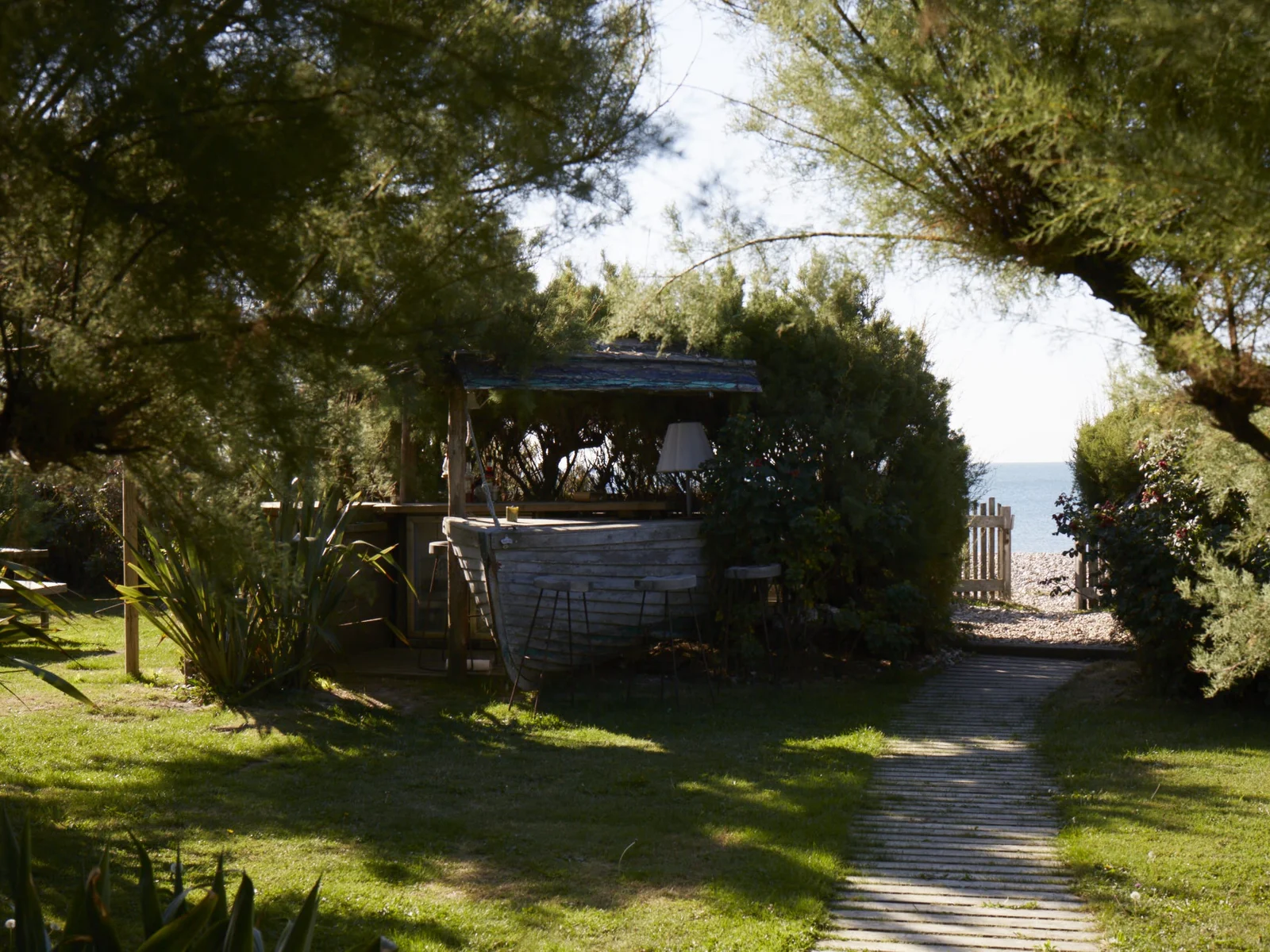 Spend your evenings at the outside bar as the sunsets. Chat long into the night as the stars come out.