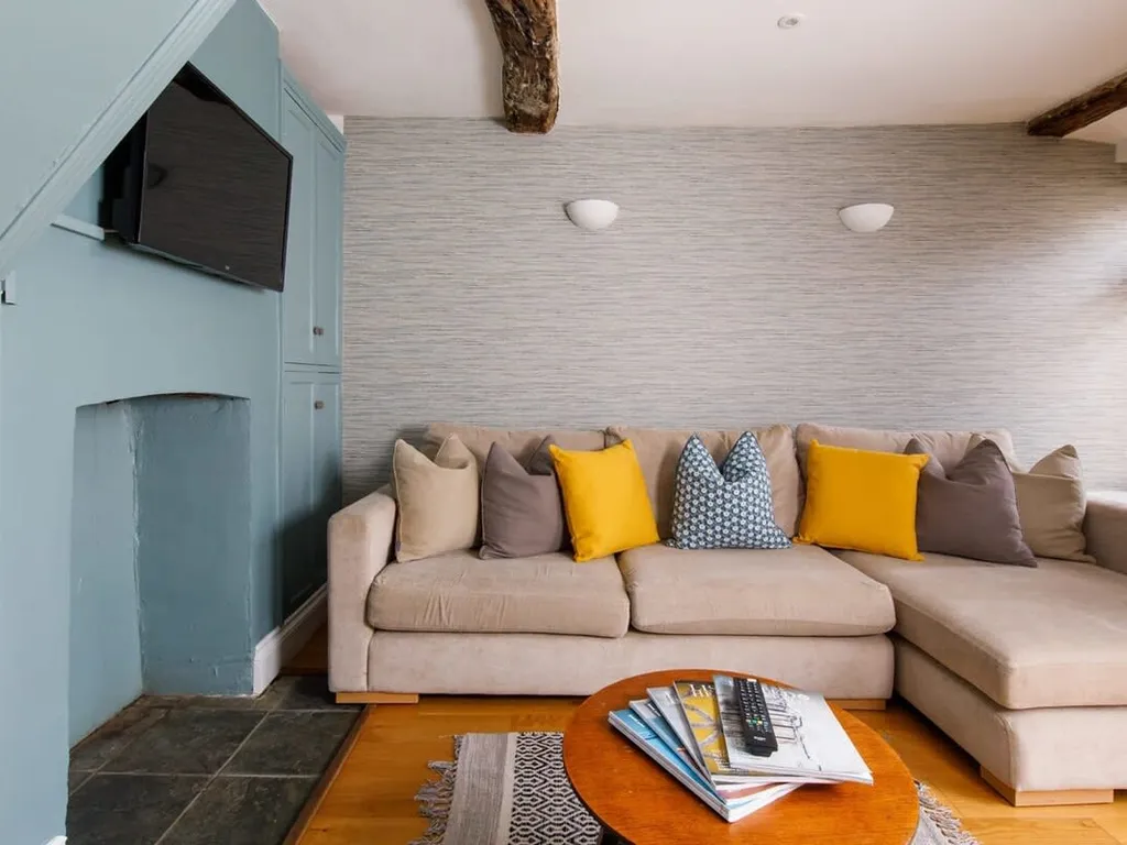 Charming 4bd Townhouse right in the city centre!