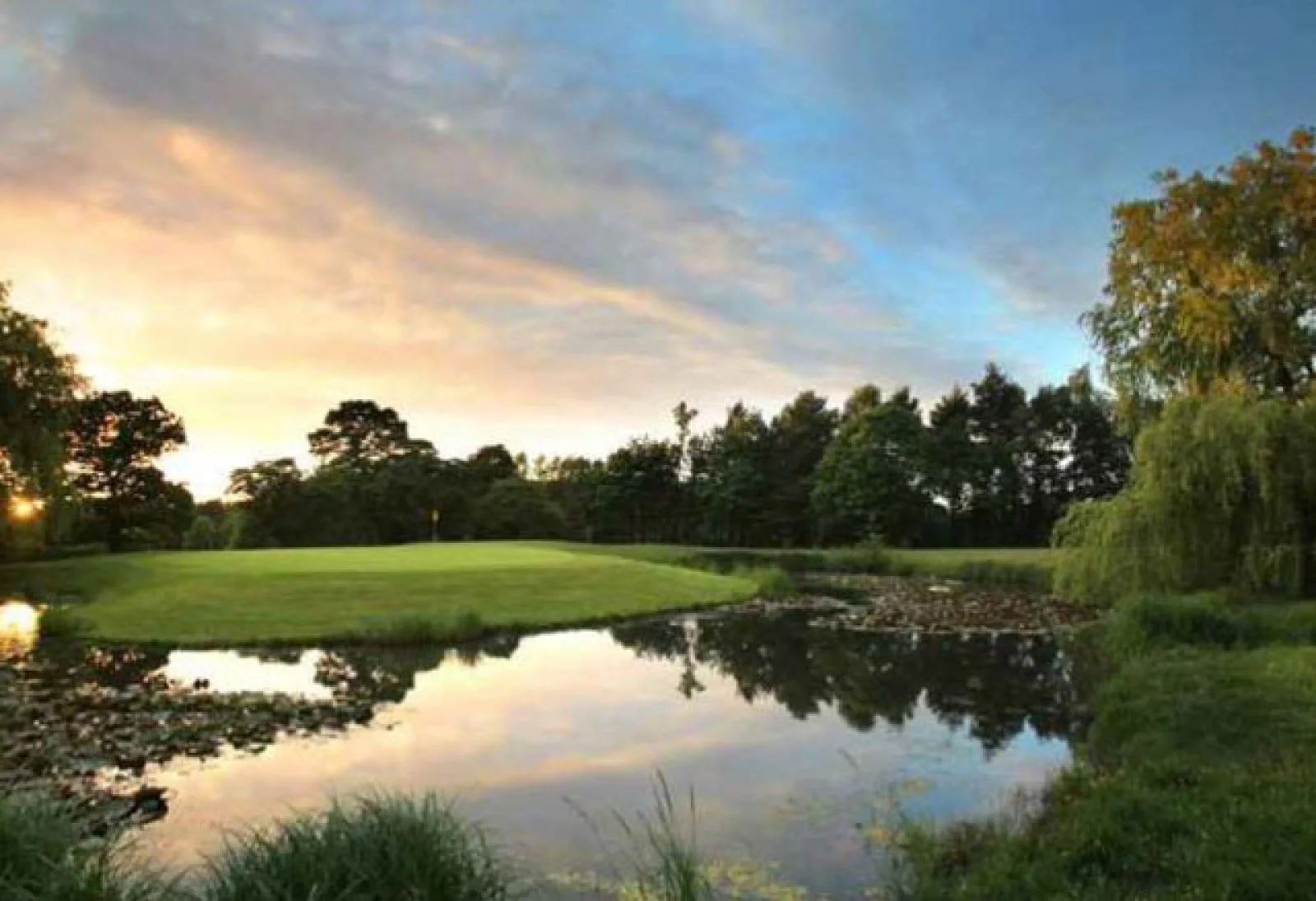 Botley golf course is just over a 3 mile drive away.