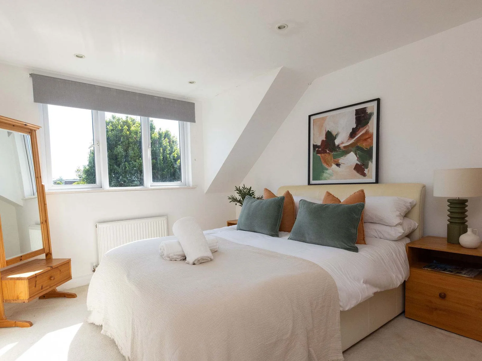 Wake up refreshed in this beautifully light double bedroom during your relaxing seaside break.