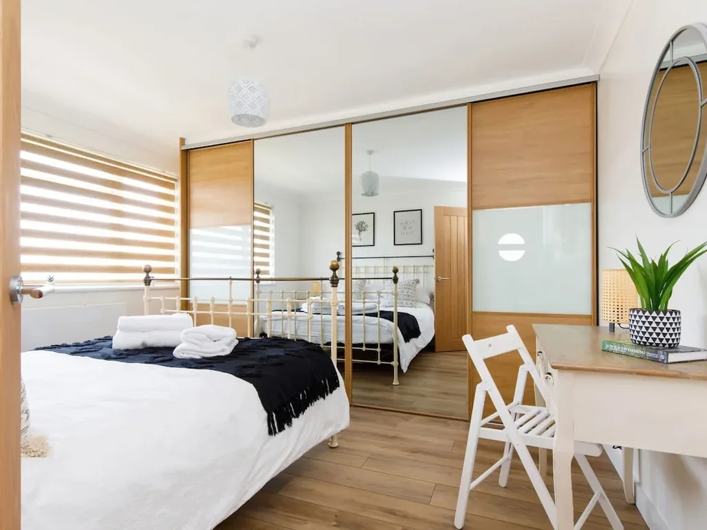 Charming Bolthole 400m to Beach