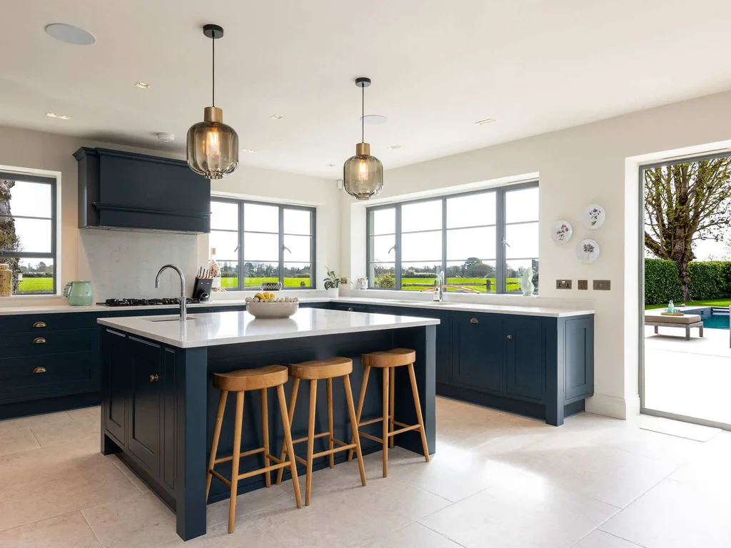 Chic Harbour Retreat for 10 with Pool