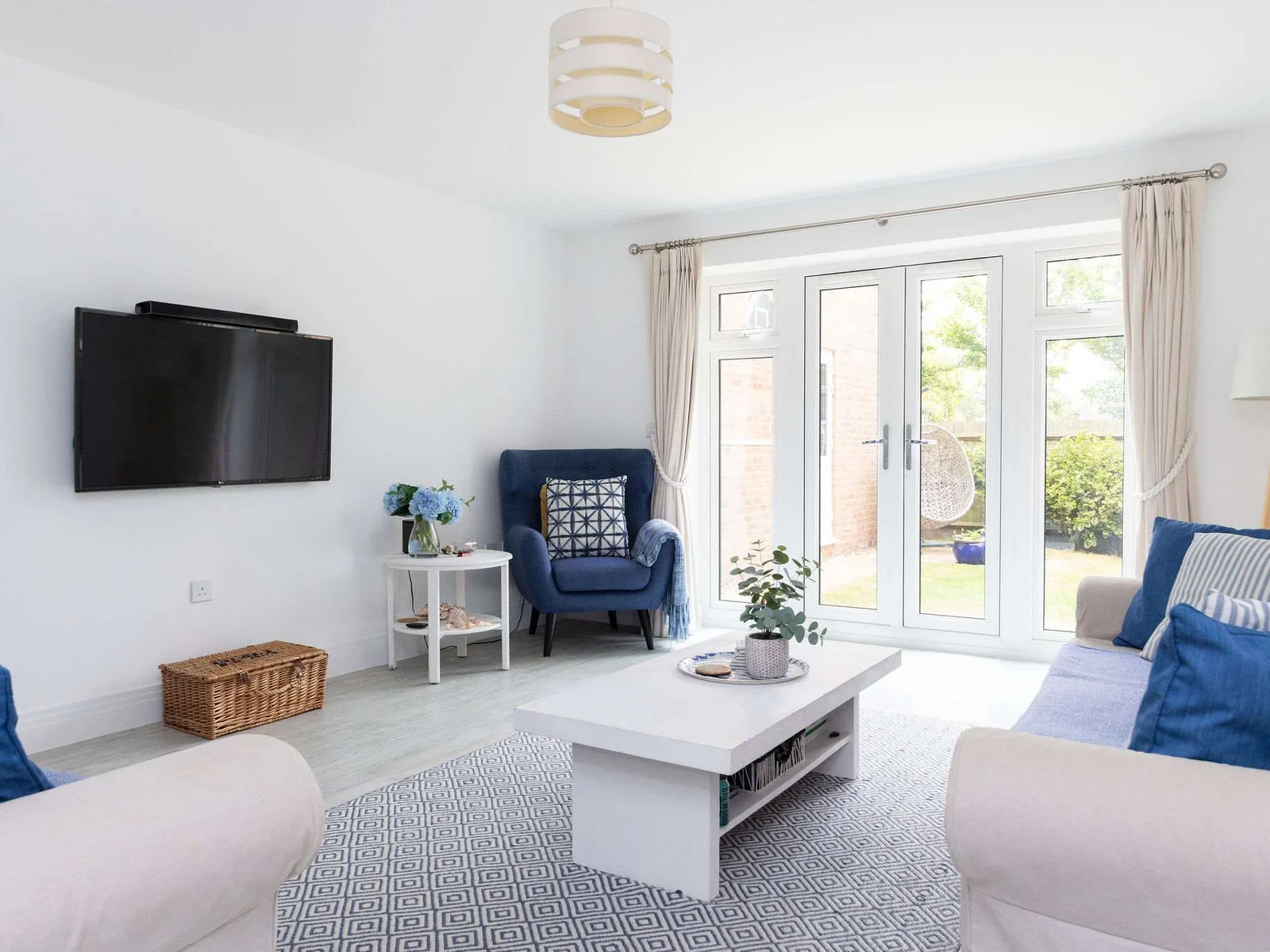 The main living area, where you can kick back and relax. With a Smart TV and direct access to the garden, it’s designed for easy holiday living.