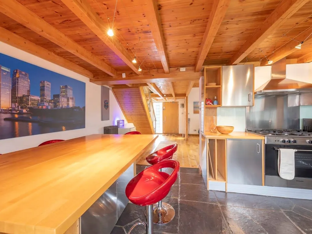 Stylist Split Level 2 Bed with Parking