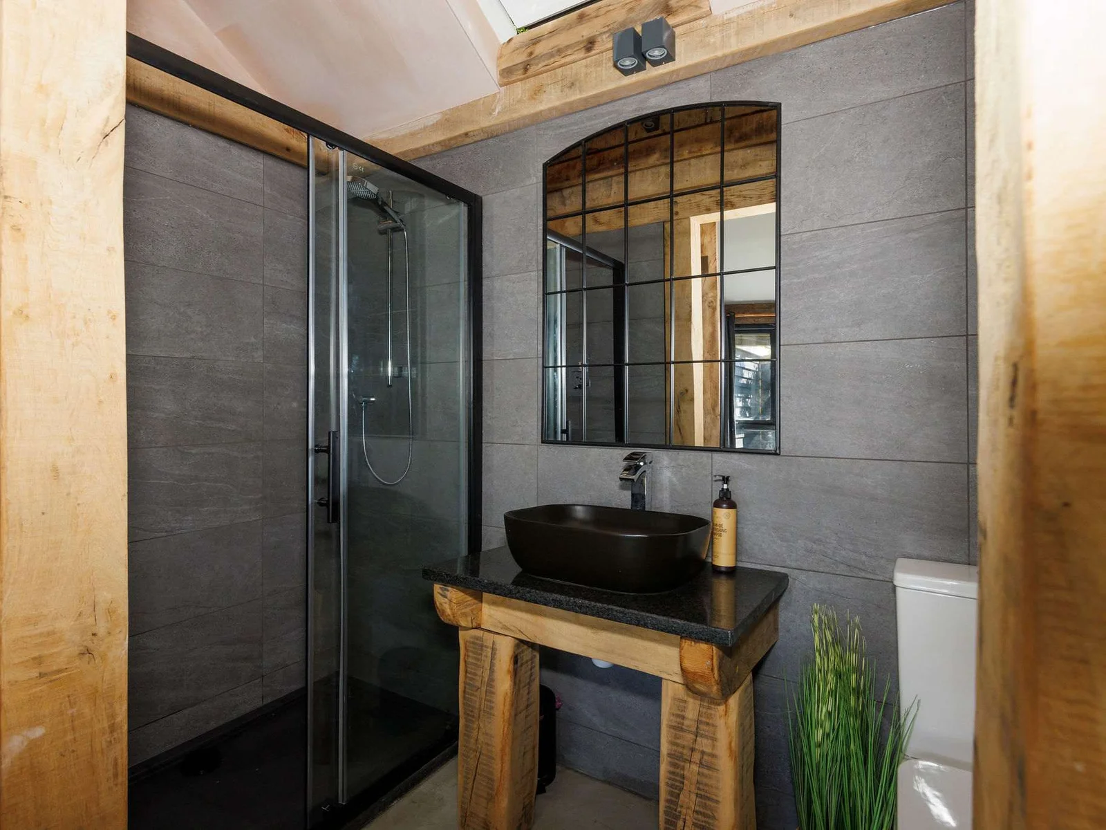 There is a spacious en suite bathroom off the master bedroom with a large shower, sink and wc.