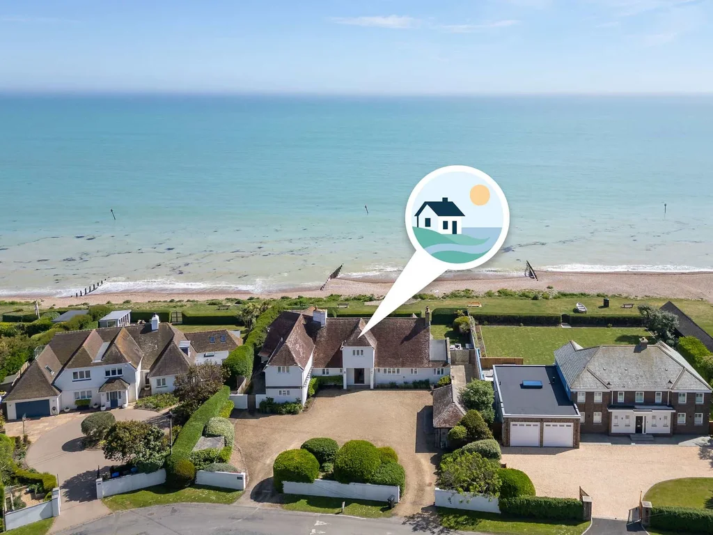 Luxury Beachfront Retreat for 14 with Hot Tub