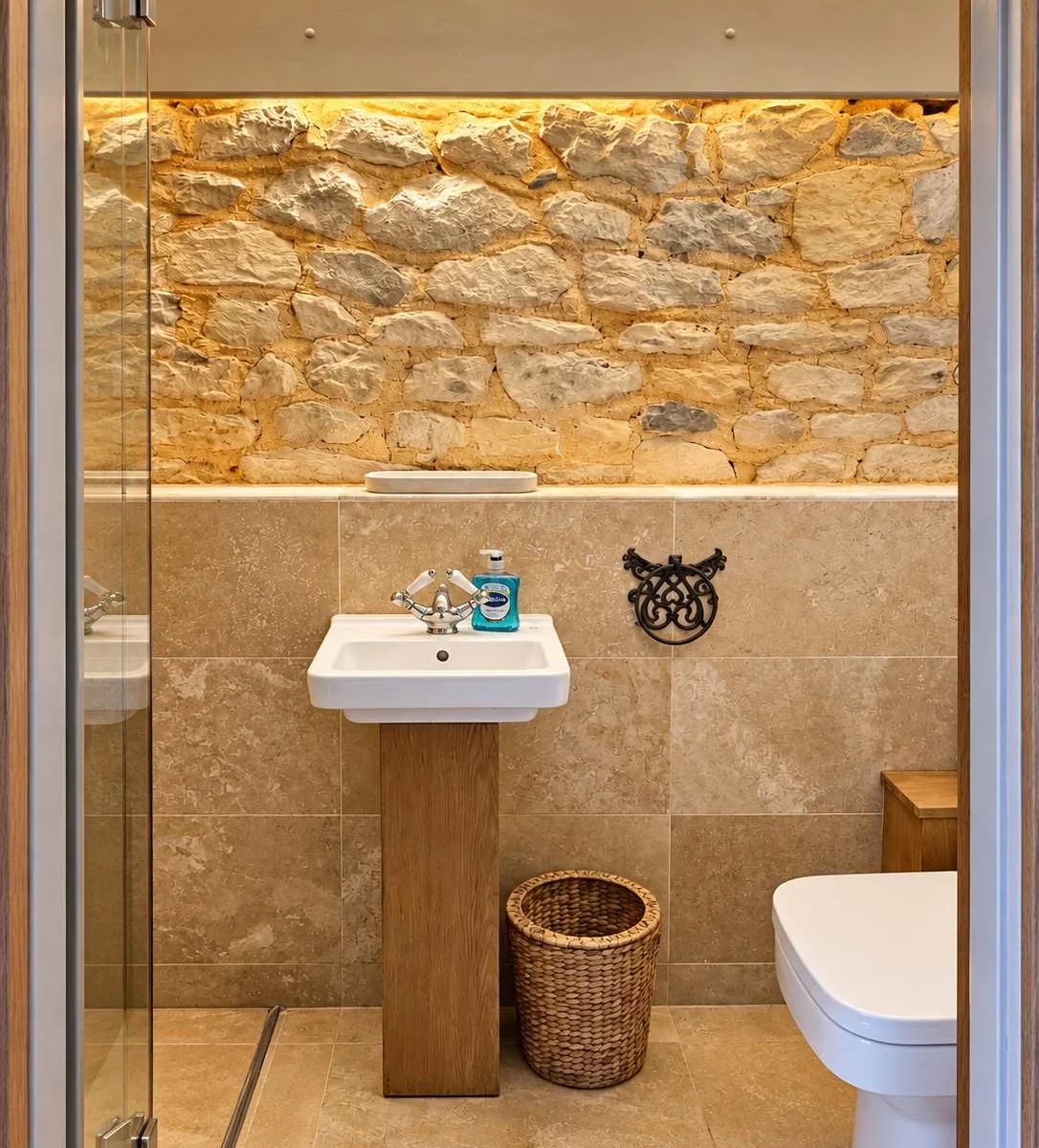 En Suite Shower Room to Hay Barn 1