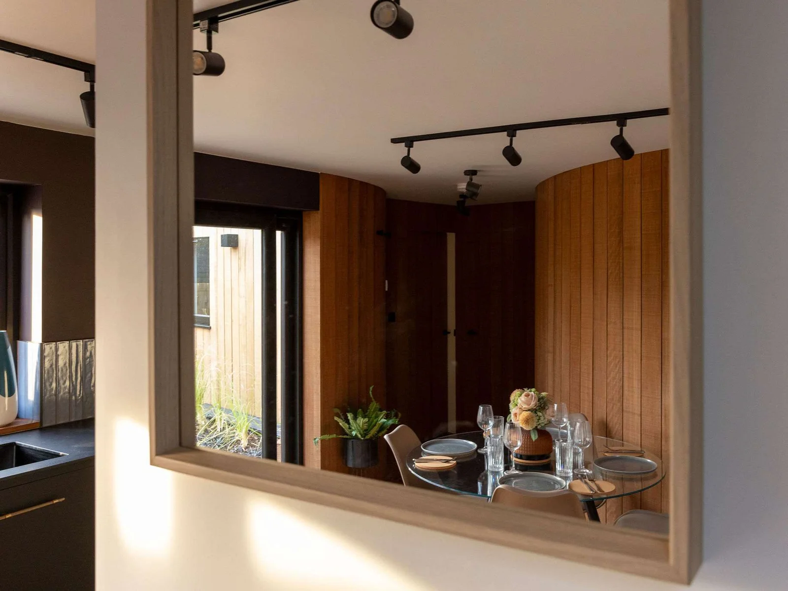 Reflecting style and light in the heart of the lounge!