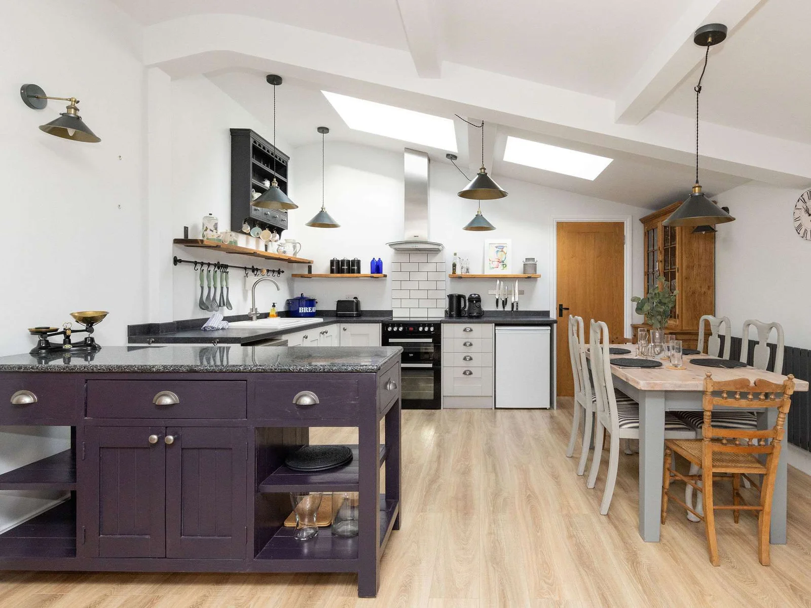 Open plan living/kitchen area for family living!