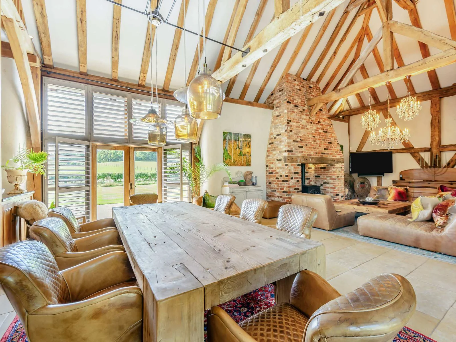 A spectacular vaulted dining and living space made for long meals and relaxed evenings