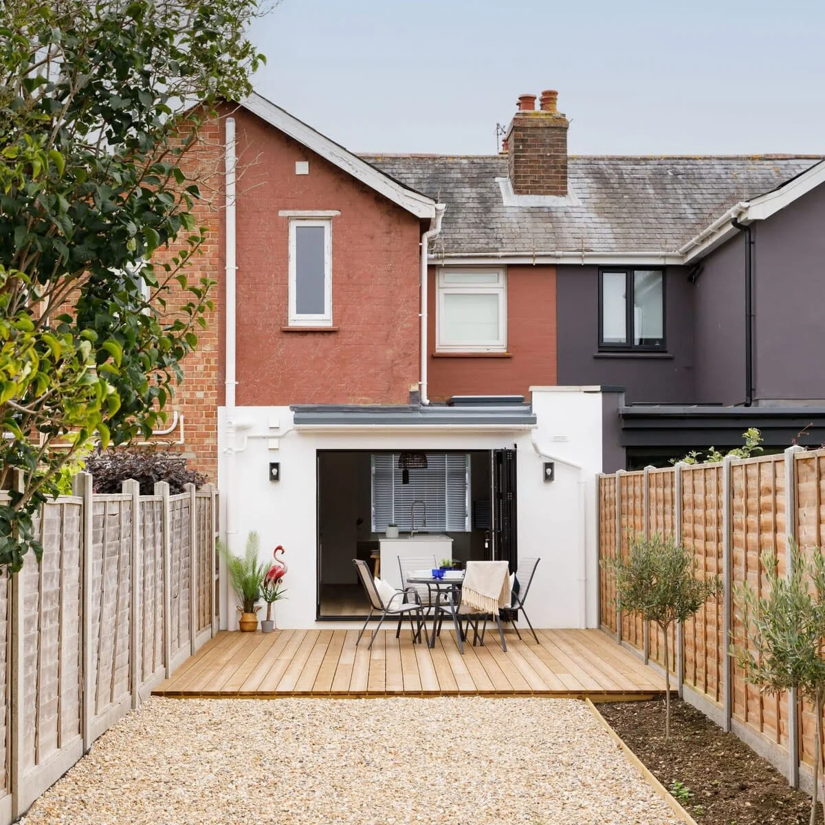 Open up the bi-fold door and head out from the kitchen to a perfectly manicured outside space.