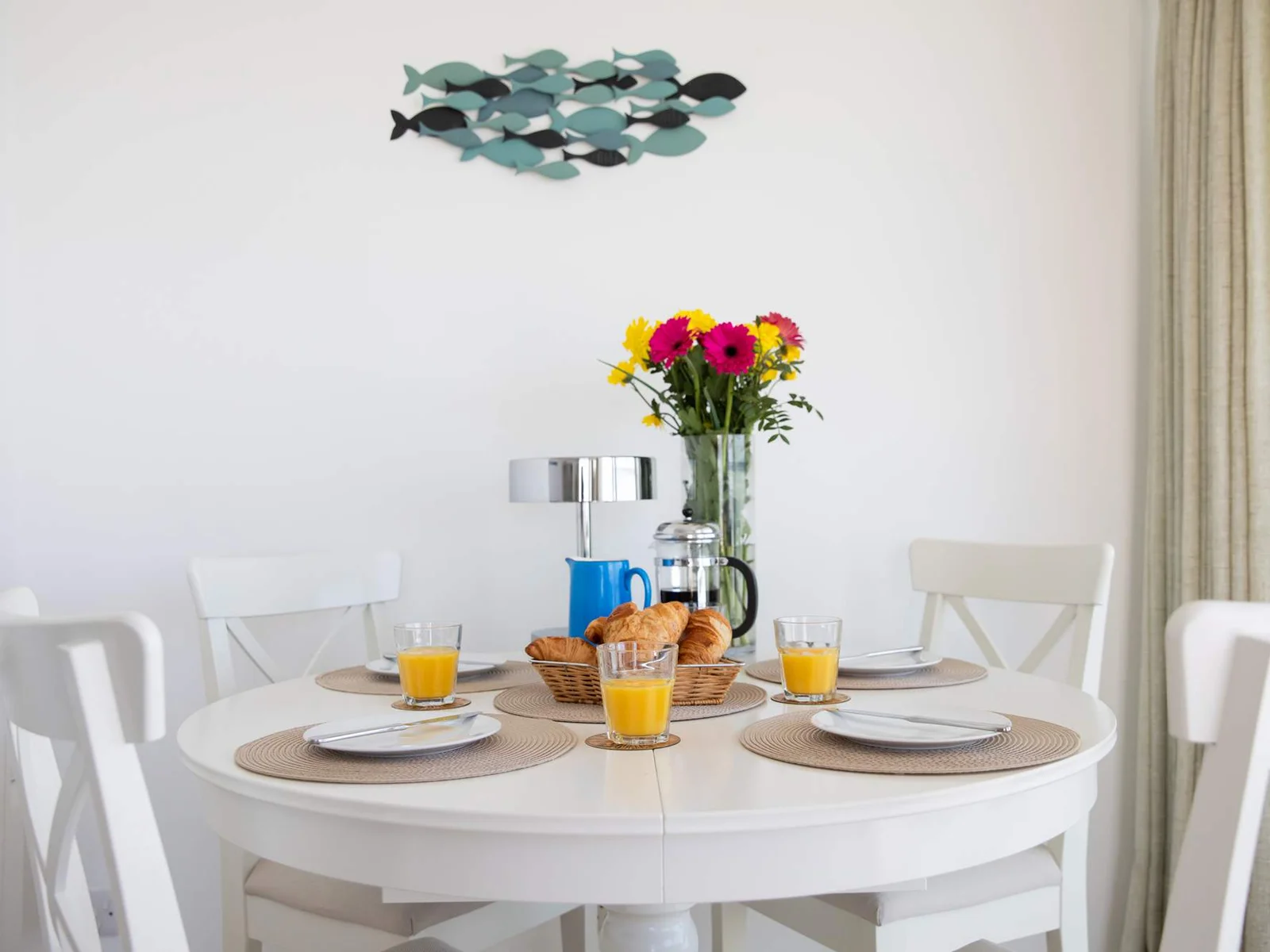Serve some tasty breakfast, get dressed, and ready for a day at the beach