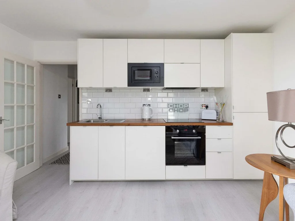 Stylish Ground Floor Apartment with Sea Views