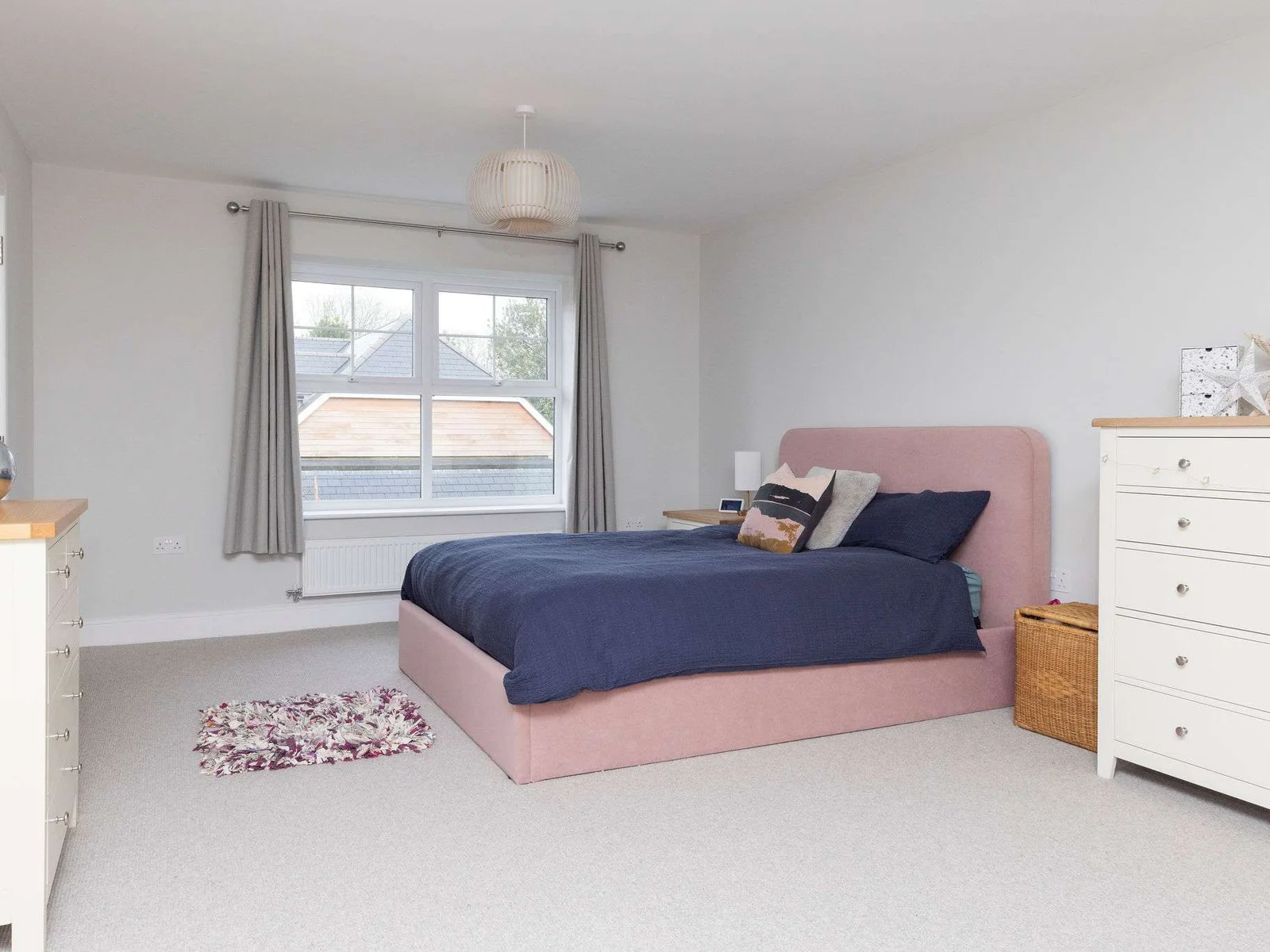 Another spacious Double bedroom with en suite bathroom (Bedroom 3)
