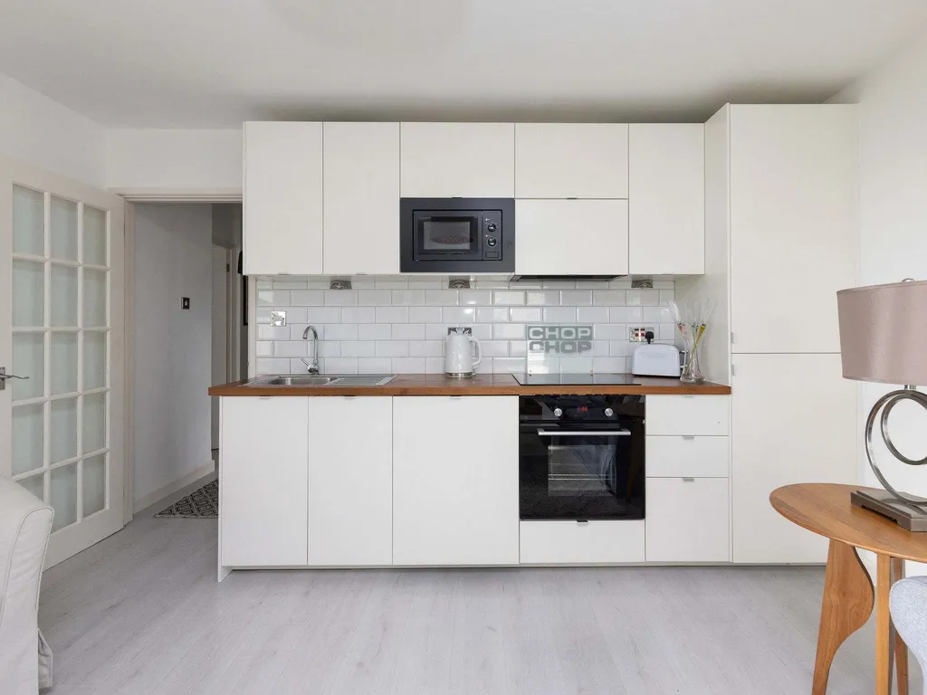 Stylish Ground Floor Apartment with Sea Views