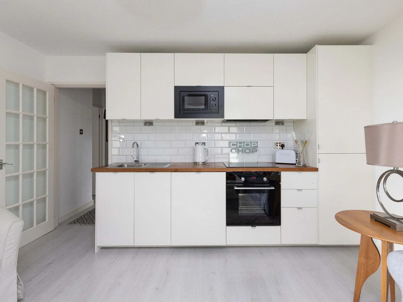 Stay just steps away from East Wittering Beach in this light and airy apartment!