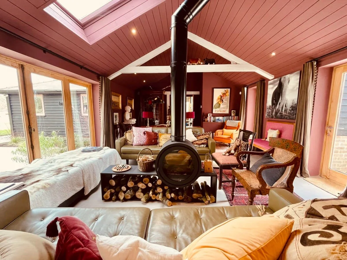 Head to the separate snug lounge for cosy nights.