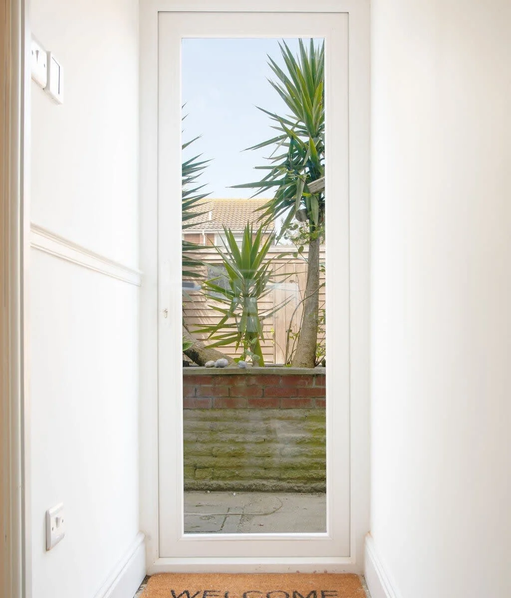A peak at the palm trees from the house.