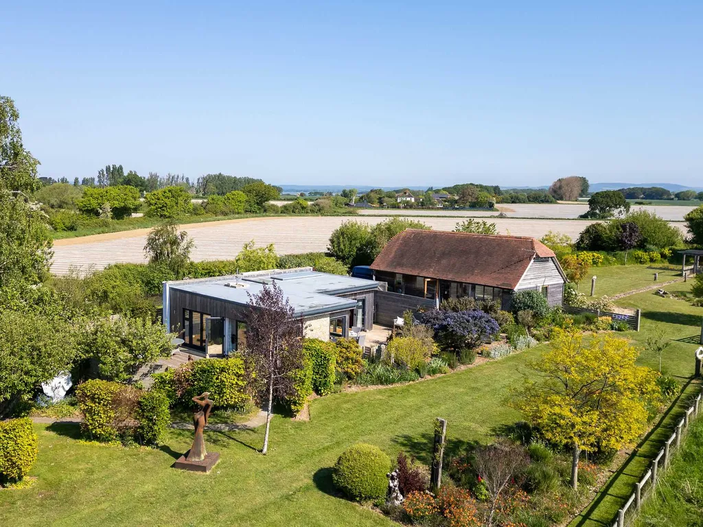 Spacious Coastal Retreat for 10 in West Wittering