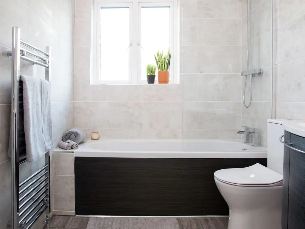 Spacious House for 10 with Hot Tub Nr Beach