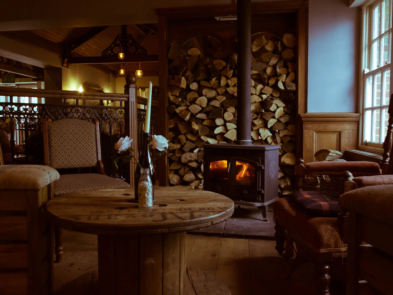 There are many country pubs in the area for delicious meals out or a drink by the fire.