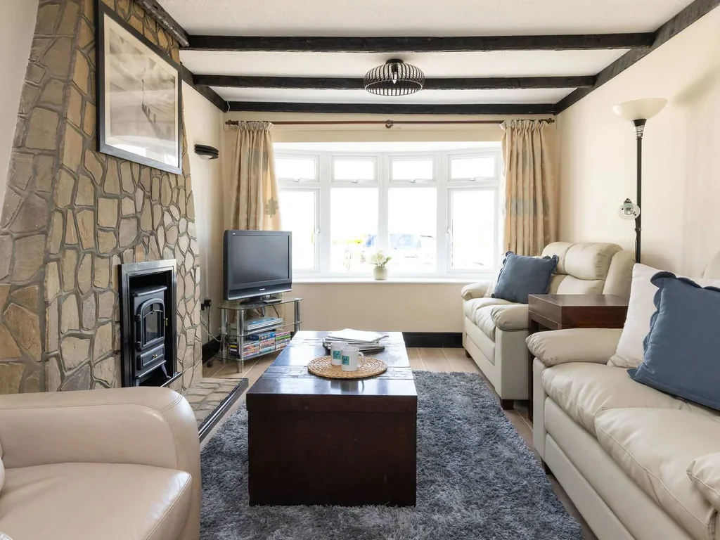 Coastal Home for 8 in Bracklesham w Parking