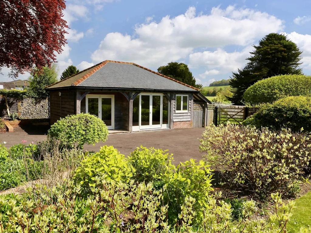 Charming Cottage for 10 in Heart of South Downs