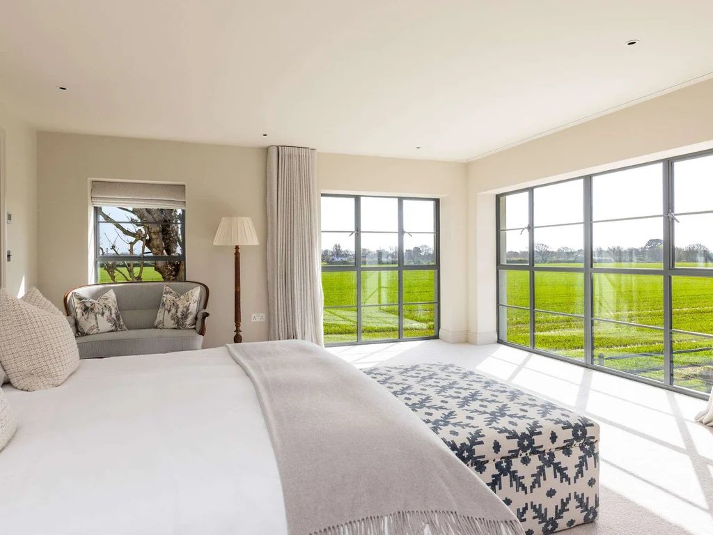 Chic Harbour Retreat for 10 with Pool