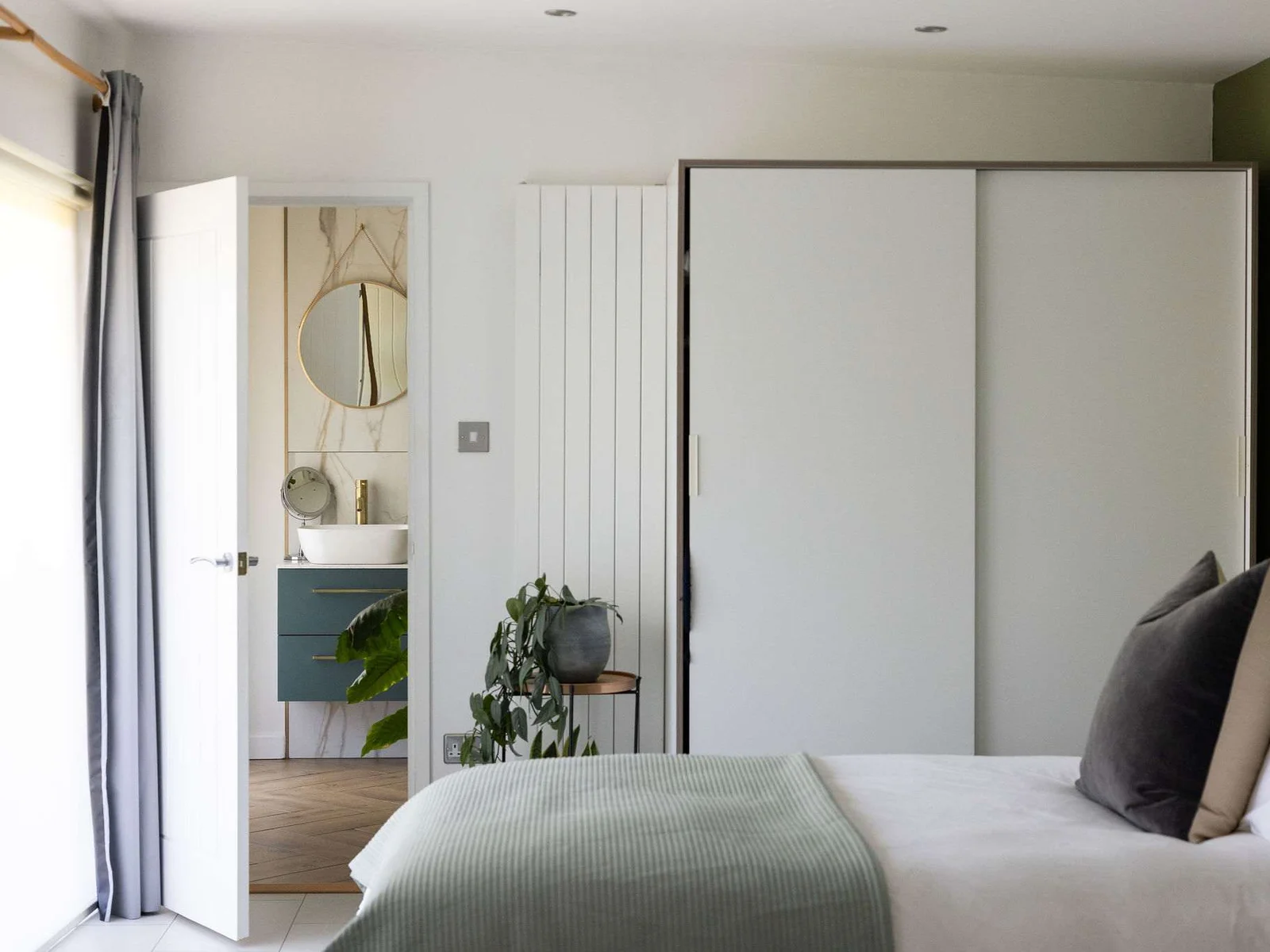 A spacious en-suite with a boutique feel