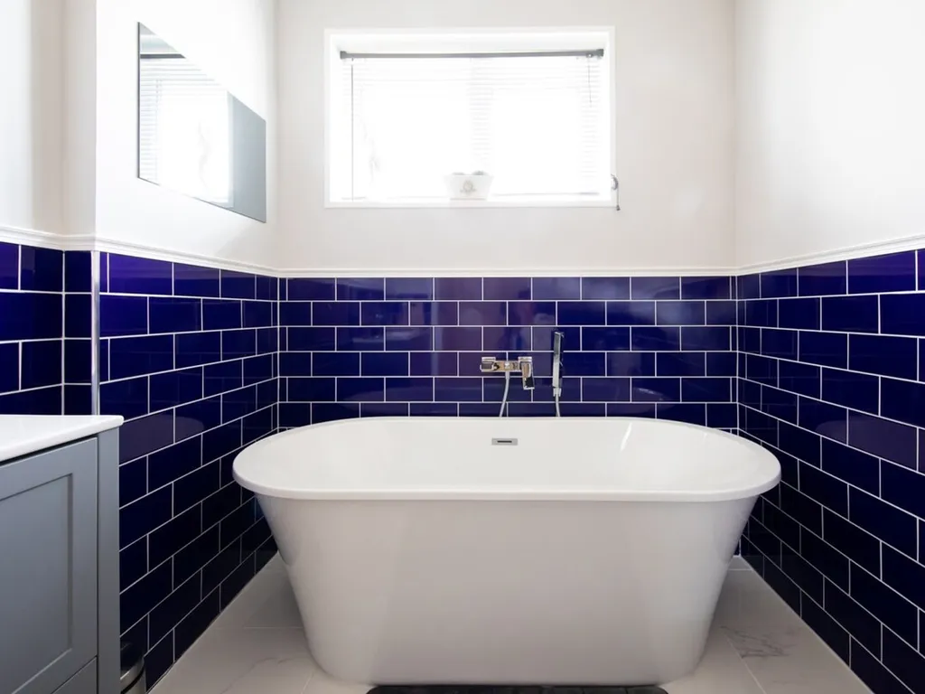 Seaside Serenity: 3-Bed, Deck & Garden, Near Shore