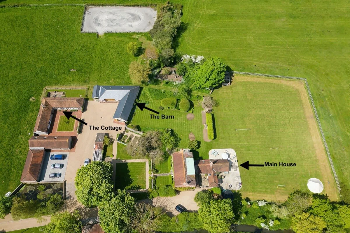 An overview of the country estate.