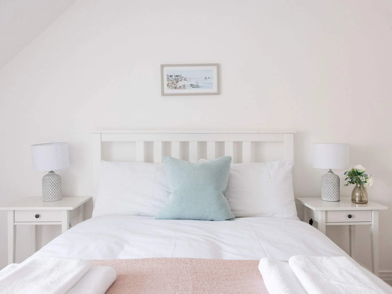 A serene and comfortable bedroom awaits a restful stay.